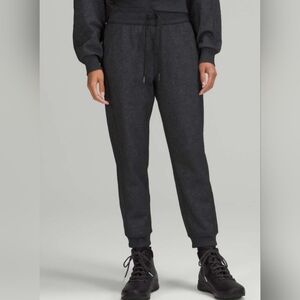Lululemon Scuba High Rise Jogger Charcoal Gray Size 2 Athleisure